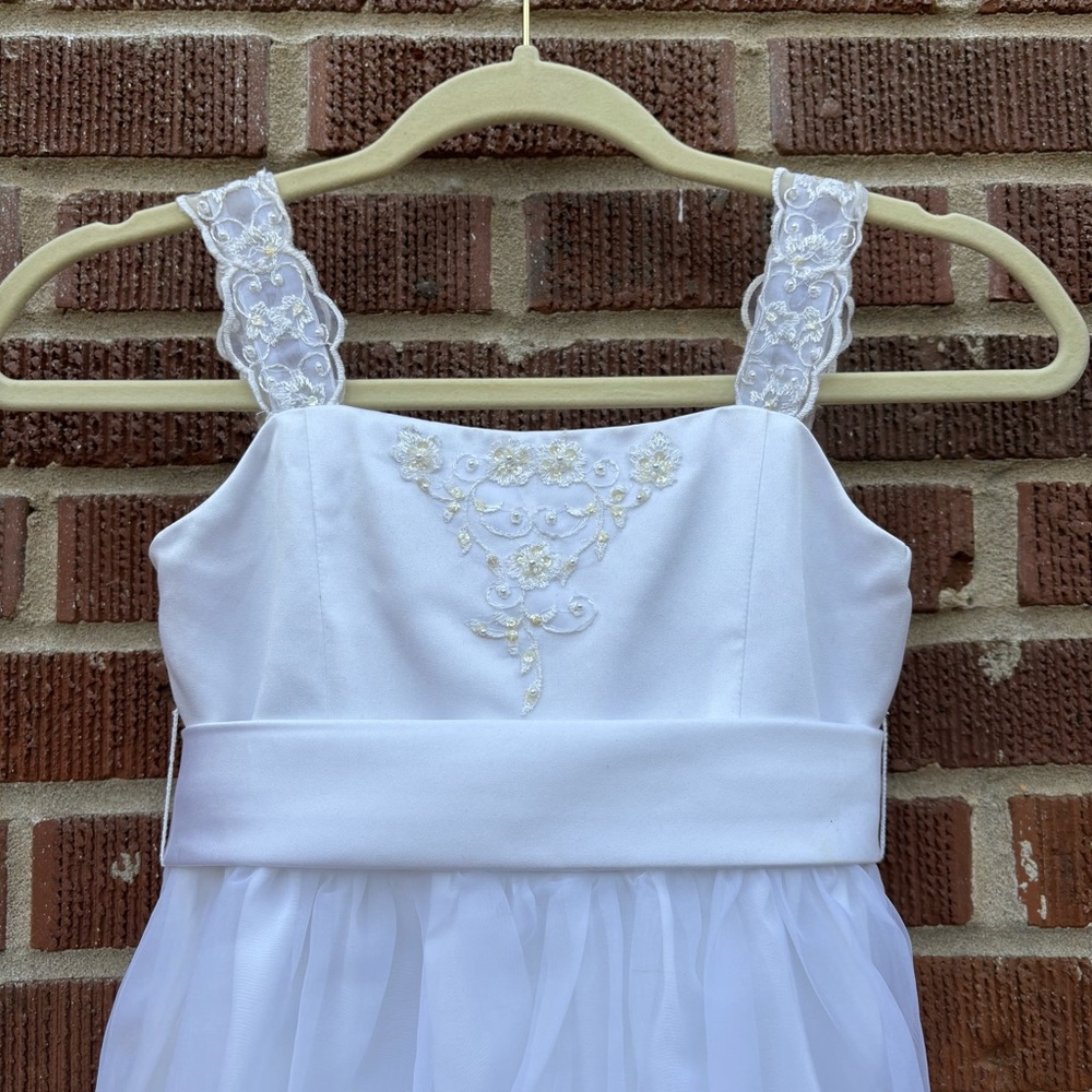 Davids Bridal Flower Girl Size 7 Lace shoulder straps White Dress Gown Fairy - Picture 2 of 11